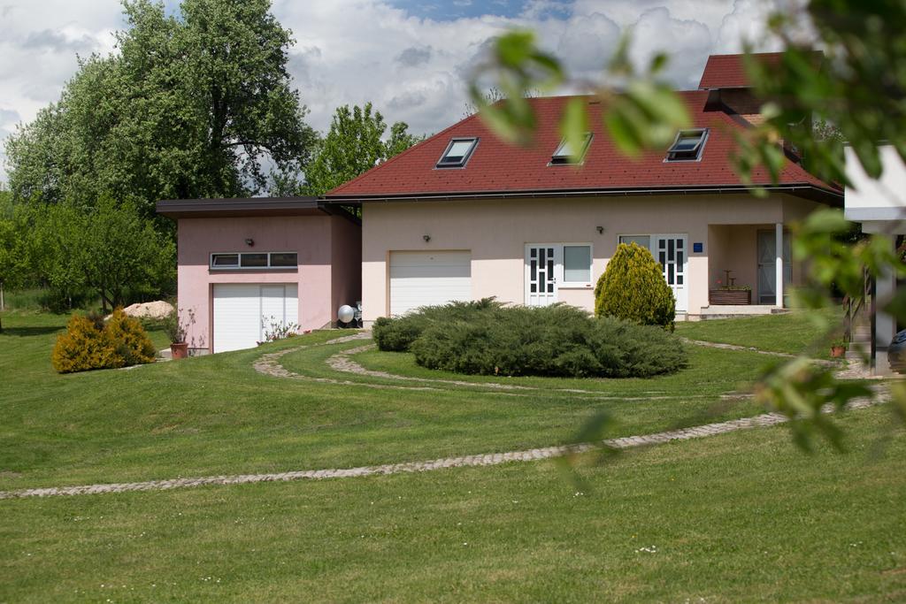 Apartment Oreskovic Otocac Bagian luar foto