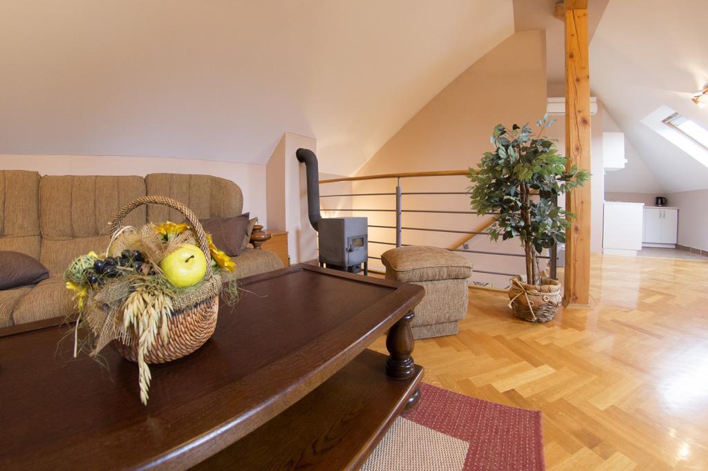 Apartment Oreskovic Otocac Bagian luar foto